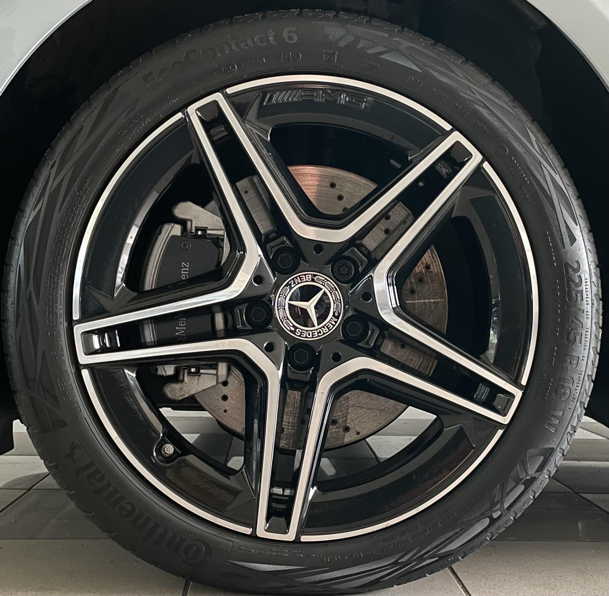 Mercedes-Benz A 250 e AMG Line 1