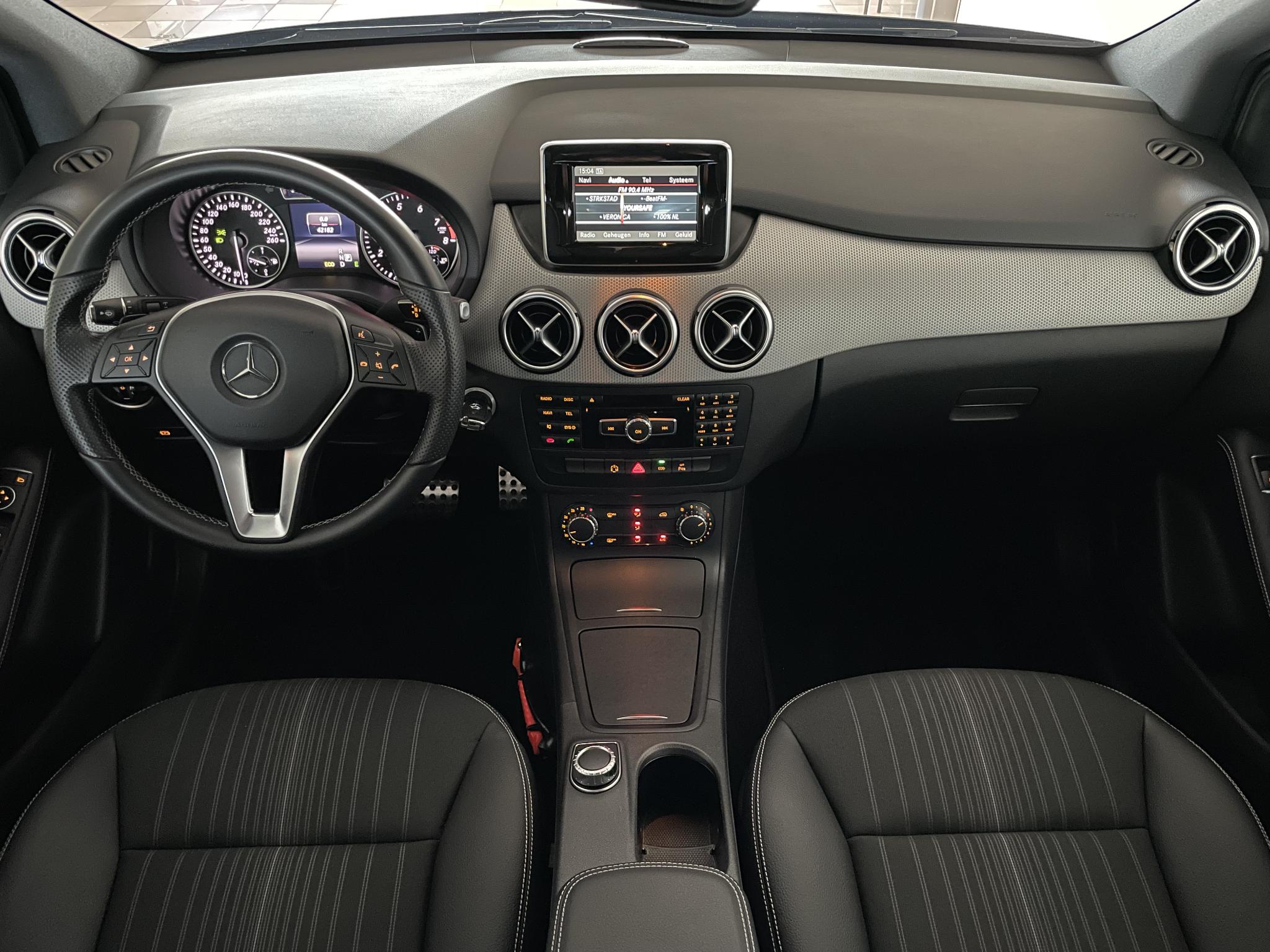 Mercedes-Benz B 180 Ambition 2