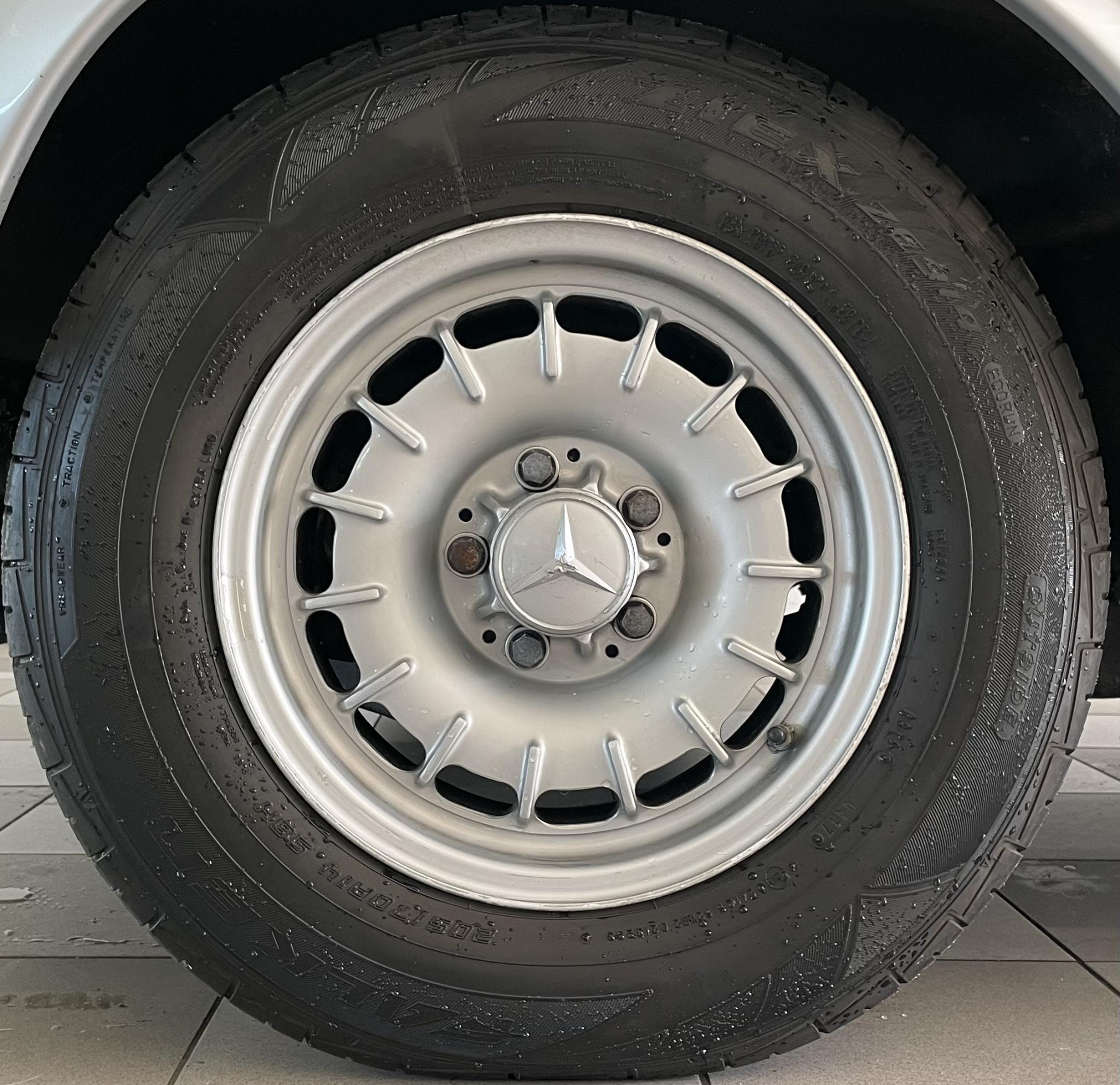 Mercedes-Benz SL 350 SLC coupé 1