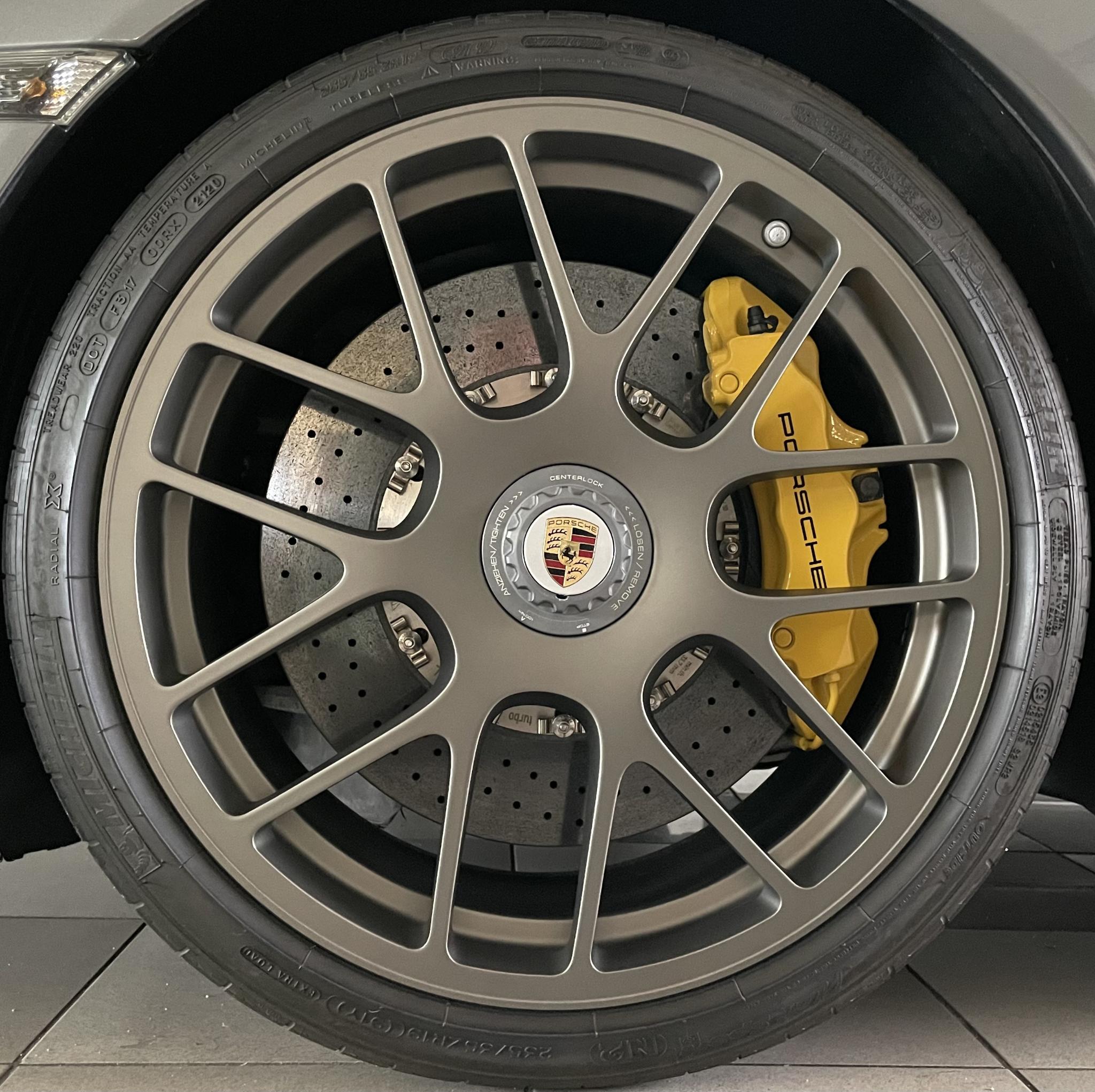 Porsche 911 3.8 Turbo S 1