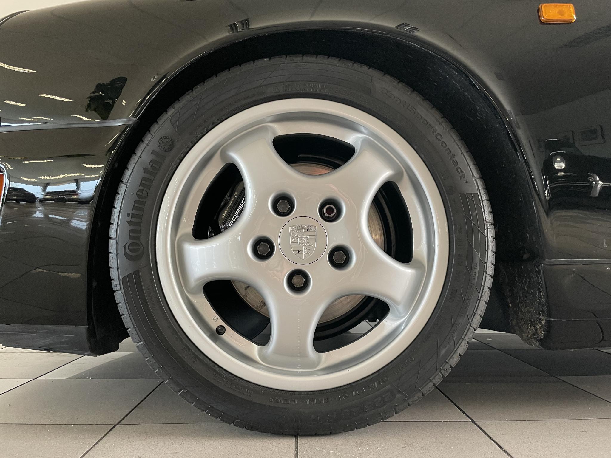 Porsche 911 3.6 Carrera 4 Coupé 1