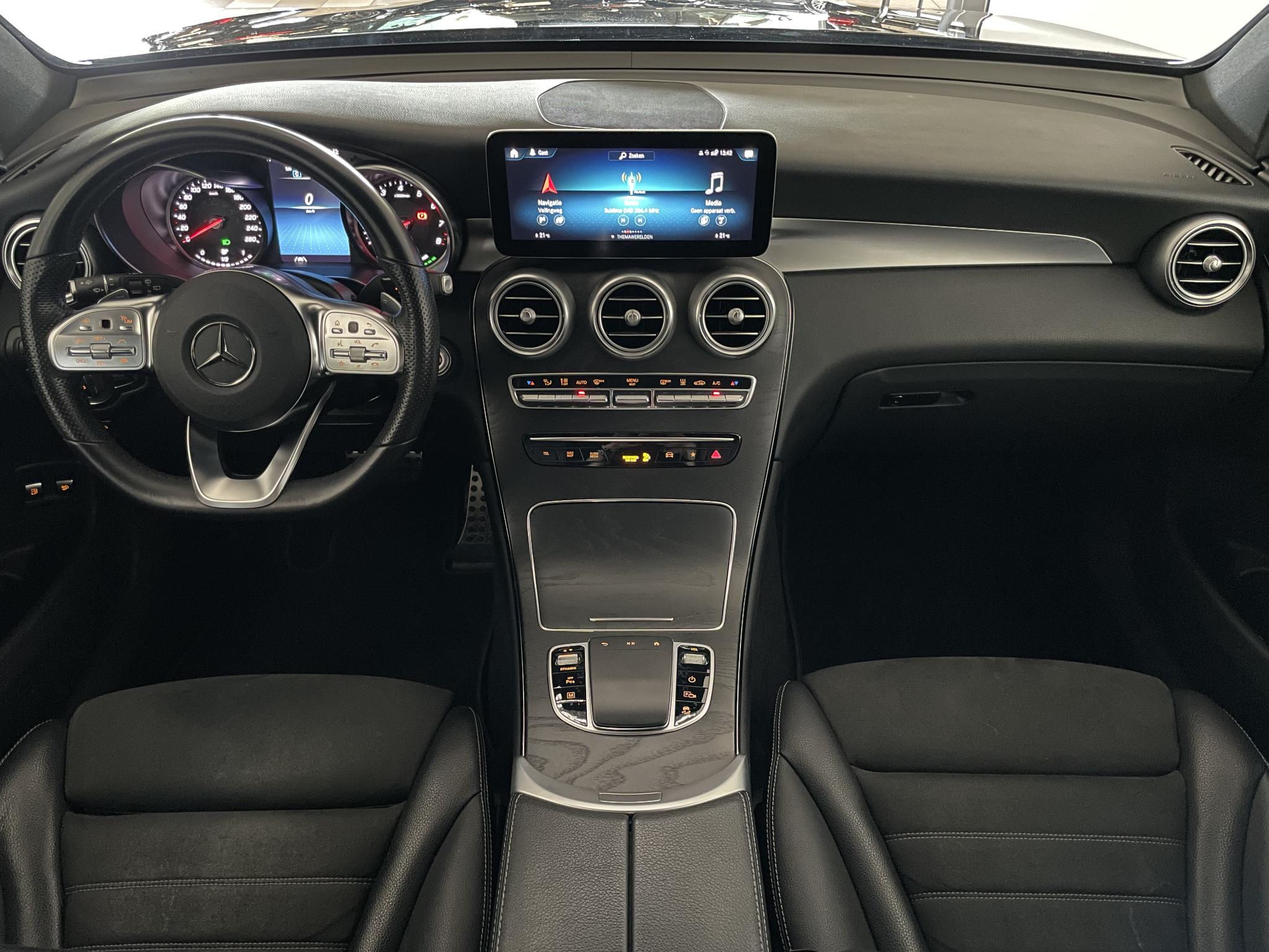Mercedes-Benz GLC 300e AMG 2